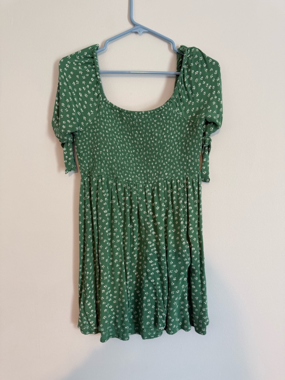 American Eagle Outfitters AE
Floral Tie-Sleeve Smocked Mini
Dress Size S - Picture 2 of 4